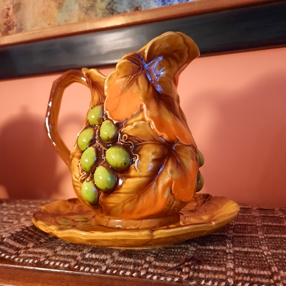 1960's teapot ~ saucer w/ grape clusters & leaves